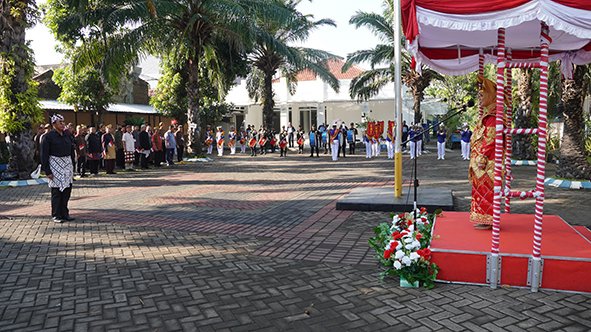 Wakil Rektor I dan II Universitas Hang Tuah Hadiri Upacara HUT ke-80 RI LLDIKTI Wilayah VII, Petugas Didominasi Civitas UHT