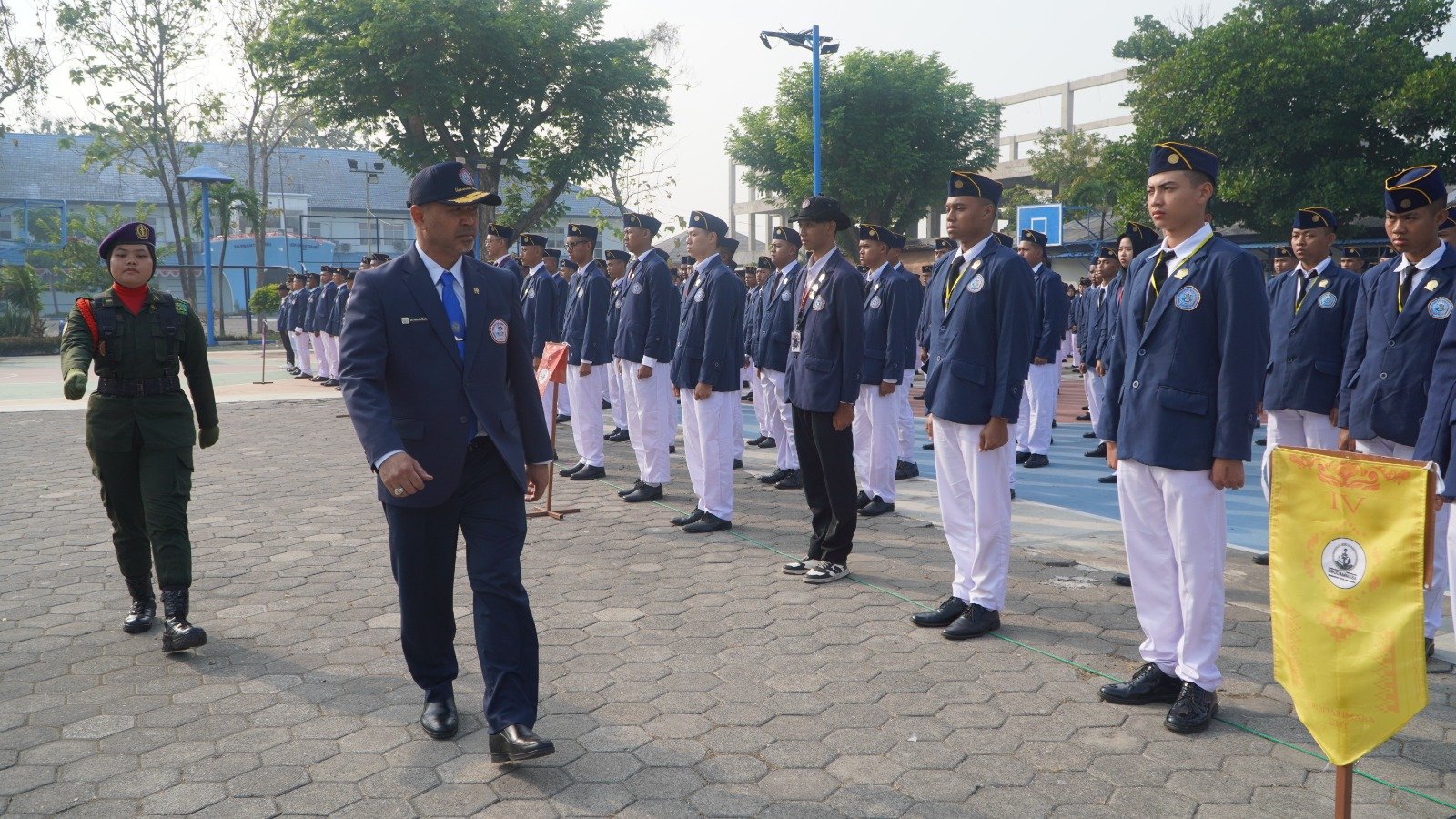 Penutupan PRODAMMABA Universitas Hang Tuah 2025 Ditandai Pemakaian Jas Almamater