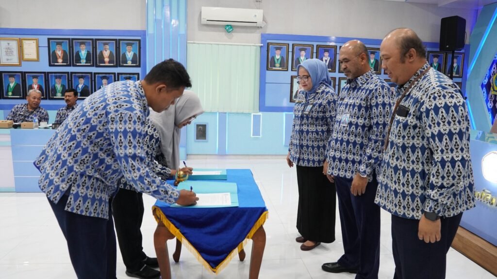 Penandatanganan Pakta Integritas, menandai awal Pelaksanaan Kegiatan Akademik TA 2025/2026