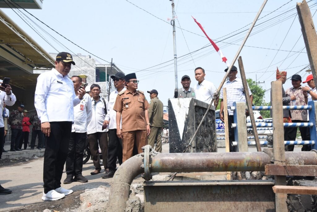 Sidak Betonisasi Bringinbendo, Bupati Subandi : Diharapkan redam banjir dan Rampung Desember