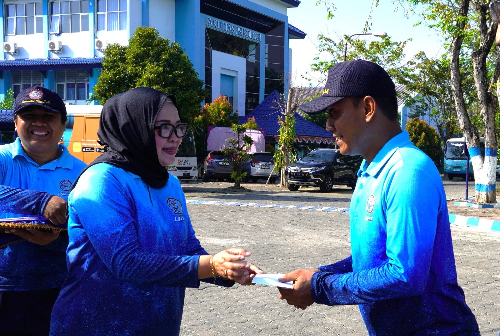 UHT Gelar Senam Bersama dan Berikan Reward bagi Dosen dan Karyawan Ulang Tahun Juli–Agustus