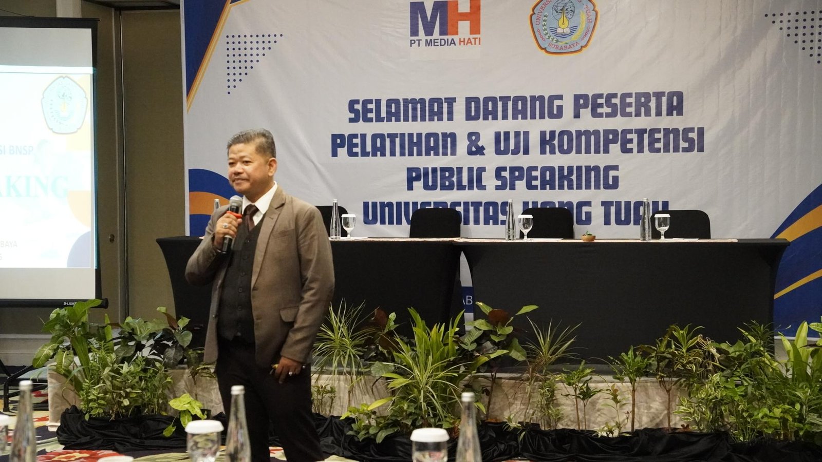 UHT Gelar Pelatihan & Uji Kompetensi Public Speaking, Hari Kedua Ditinjau Wakil Rektor I dan II