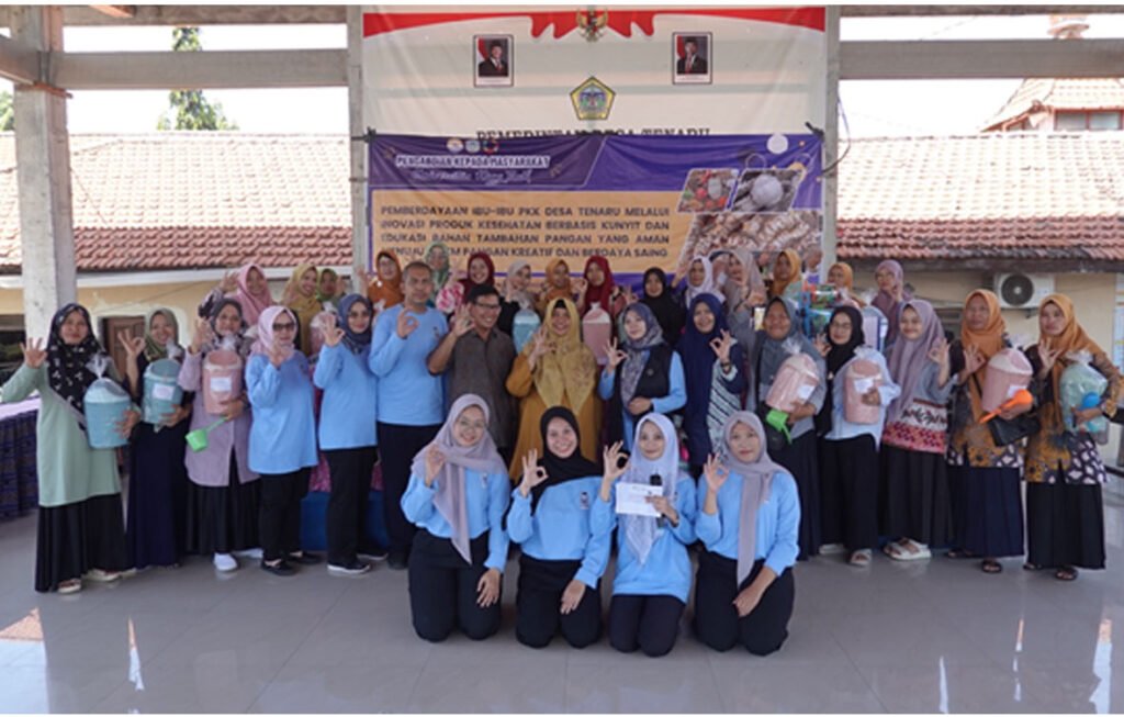 Ibu-Ibu PKK Desa Tenaru Antusias Ikuti Demo Pembuatan Sabun Kunyit dan Minuman Herbal Instan