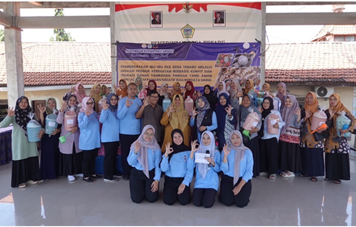 Ibu-Ibu PKK Desa Tenaru Antusias Ikuti Demo Pembuatan Sabun Kunyit dan Minuman Herbal Instan