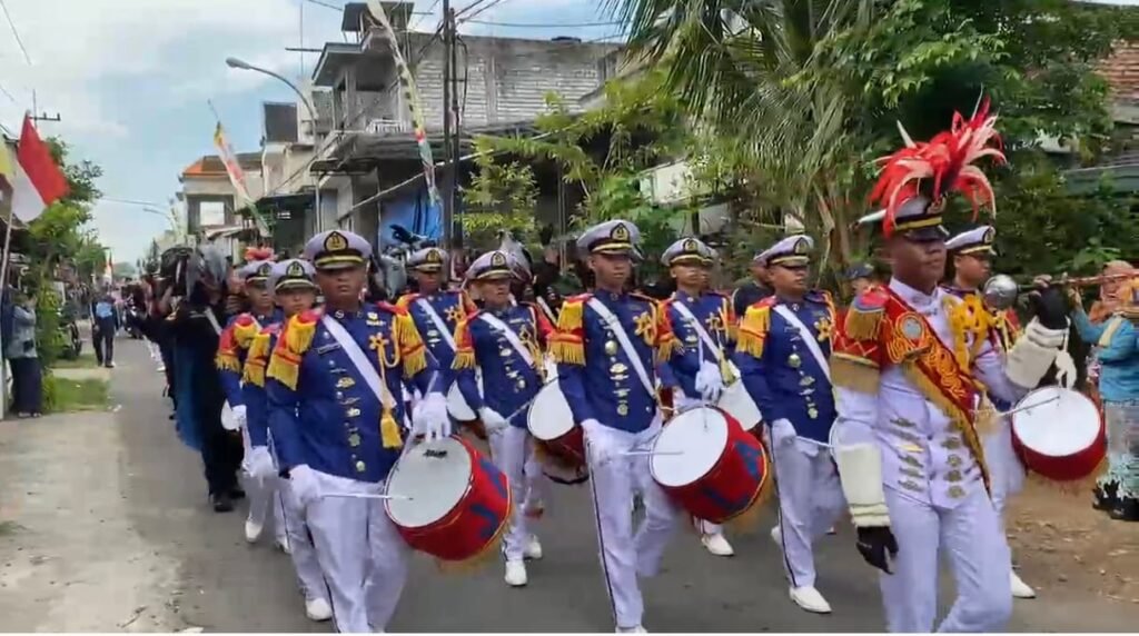 Gema Maritim Menggetarkan Lamongan: Drum Band Corps Gita Jalasena UHT Bersinar di Hikam Celebration
