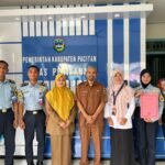 Sinergi Mahasiswa UHT dan Warga Desa Kembang: Inovasi Produk Lokal Menuju Desa Mandiri