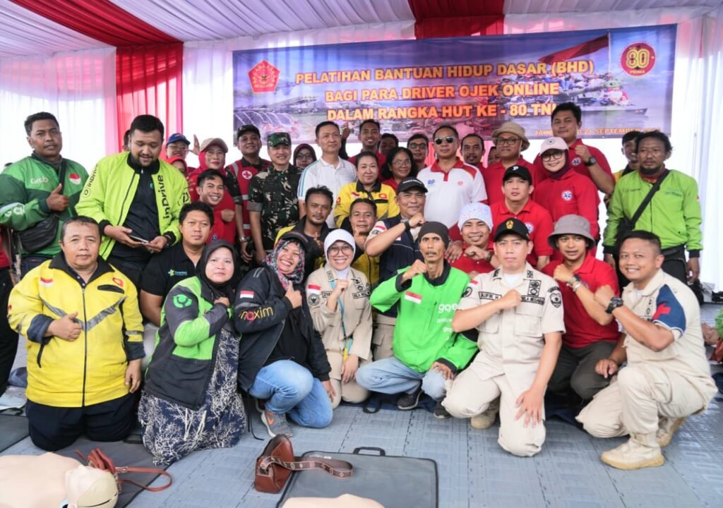 Ribuan Masyarakat  Terima Layanan Baksos Kesehatan Hut Tni Ke 80 Di Monas