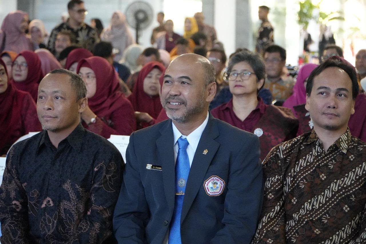 Rektor UHT Hadiri Pengukuhan Lima Guru Besar ITS