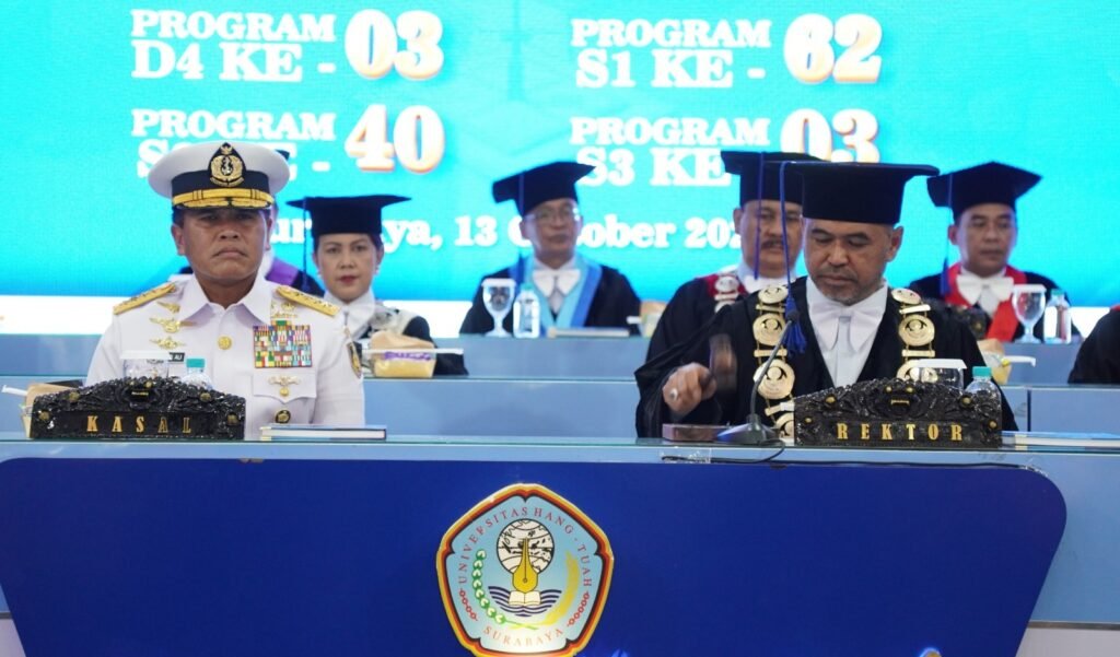 Universitas Hang Tuah Gelar Wisuda 2025, Kasal Apresiasi Keunggulan Kampus Laut Biru