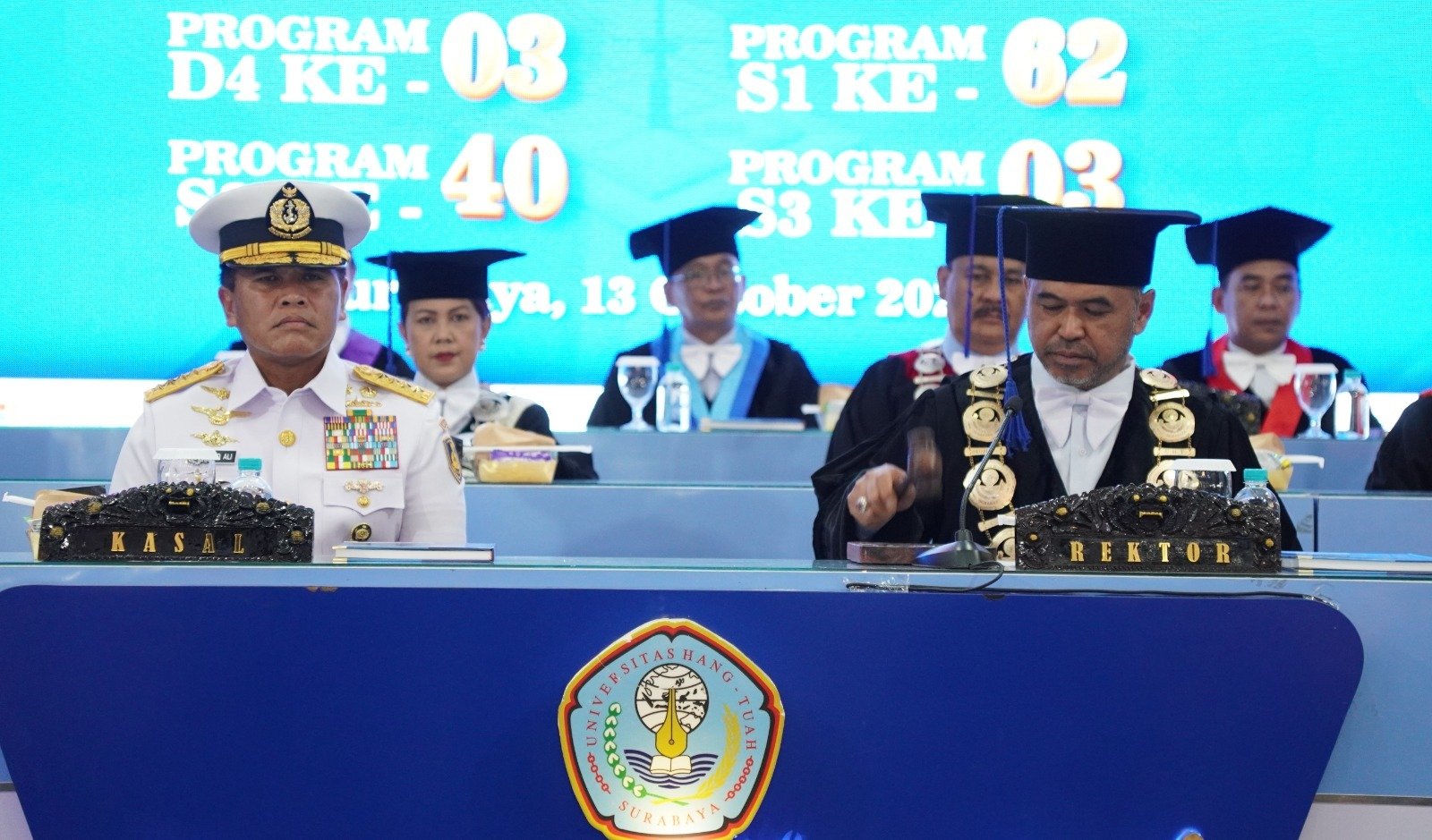 Universitas Hang Tuah Gelar Wisuda 2025, Kasal Apresiasi Keunggulan Kampus Laut Biru