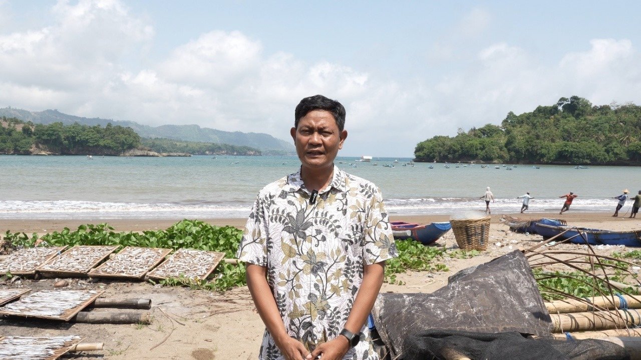 Universitas Hang Tuah Hadirkan Stasiun Pengisian Baterai Tenaga Sel Surya 1kW dalam Mendukung Nelayan Penangkap Benih Lobster di Teluk Brumbun