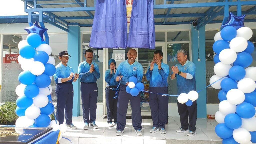 Rektor Universitas Hang Tuah Resmikan Toko Koperasi Karyawan “Tokita”