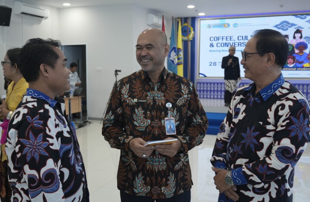 Ngopi Bareng Sambil Bertukar Budaya, Mahasiswa Internasional dan UHT Bertemu di Coffee, Culture & Conversation
