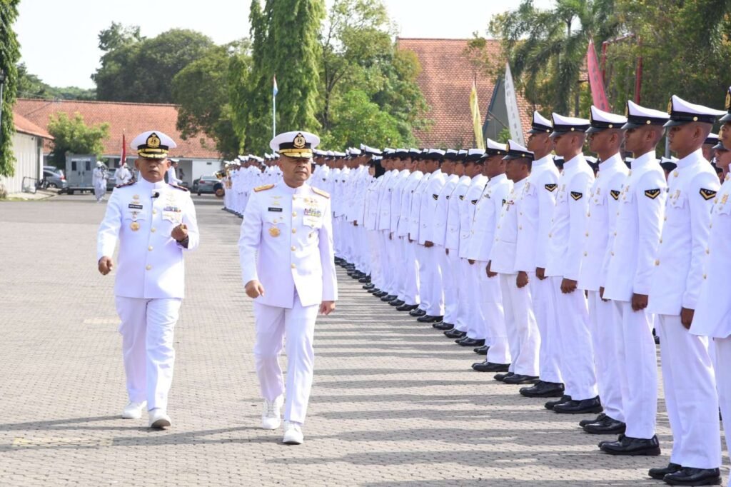 Prajurit Baru Siap Perkuat Pertahanan Maritim, Wadan Kodiklatal Lantik 604 Siswa Dikmaba dan 348 Siswa Dikmata TNI AL Angkatan XLV