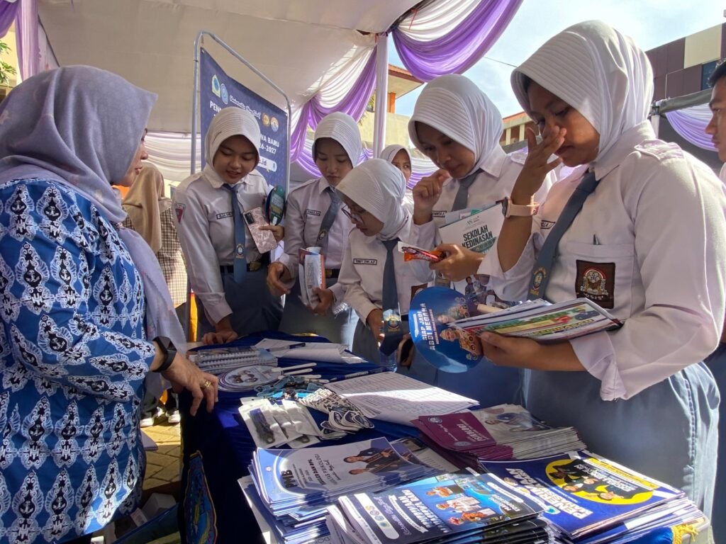 UHT Kenalkan Kampus Laut Biru dan Jalur Beasiswa di Campus Expo SMA Hang Tuah 5 Sidoarjo
