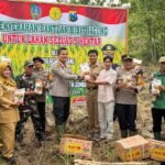 Dukung Swasembada Pangan, Kapolres Jombang Serahkan Bantuan Bibit Jagung Kepada Gapoktan Desa Katemas Kecamatan Kudu