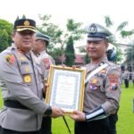 Kapolres Jombang Berikan Penghargaan kepada 15 Personel Berprestasi