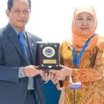 Gubernur Khofifah Raih Penghargaan Pembina Terbaik Pengelolaan Sampah Tahun 2026