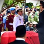 PENGHORMATAN TERAKHIR, KASAL ANTAR WAKIL PRESIDEN RI KE-6 MENUJU PERISTIRAHATAN TERAKHIR