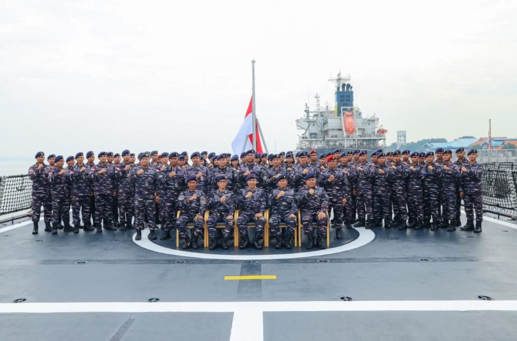 Perkuat Diplomasi Pertahanan, Pangkoarmada II Lepas KRI R.E. Martadinata-331 IkutiLatma Kakadu-26 di Sidney