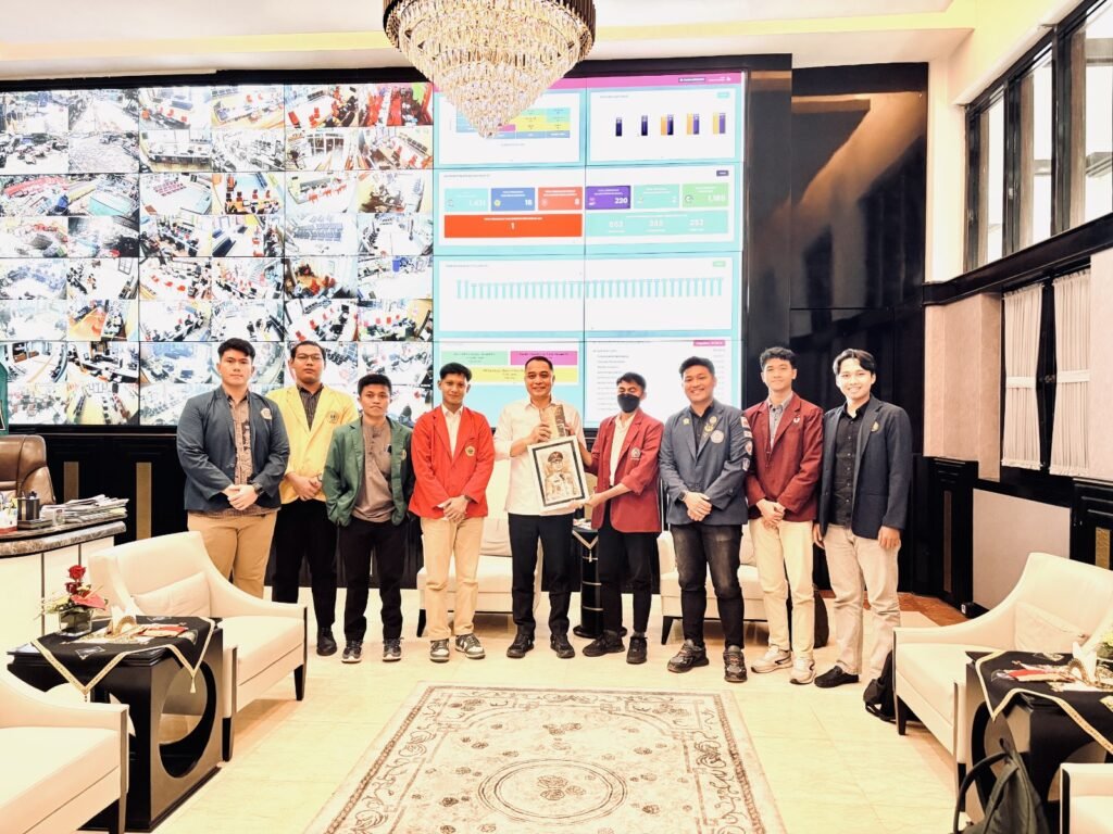 BEM Universitas Hang Tuah Besama Aliansi BEM Surabaya (ABS) Melaksanakan Audiensi dengan Wali Kota Surabaya