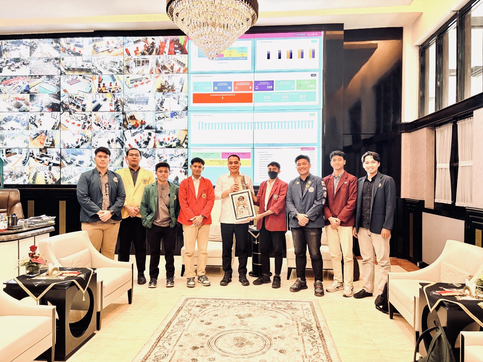 BEM Universitas Hang Tuah Besama Aliansi BEM Surabaya (ABS) Melaksanakan Audiensi dengan Wali Kota Surabaya