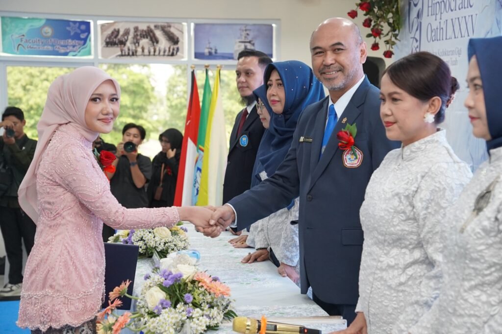 Dokter Gigi Baru UHT Disumpah, Rektor Tekankan Etika dan Profesionalisme