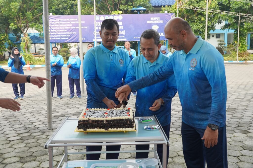 UHT Perkuat Kebersamaan dan Transformasi Digital Melalui Perayaan Ulang Tahun Pegawai dan Sosialisasi Absensi Digital