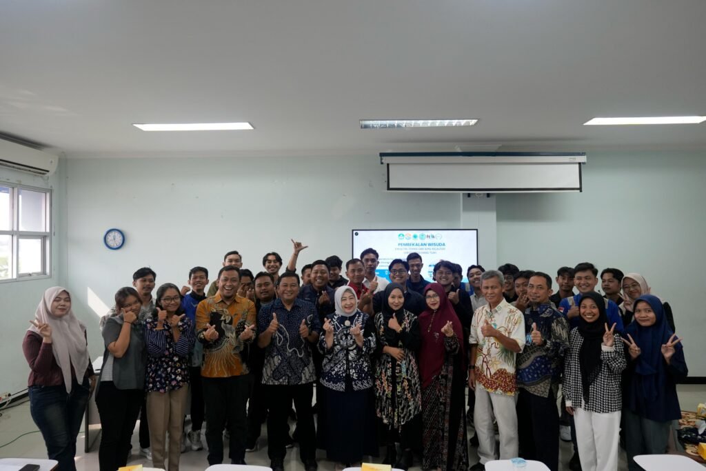 Bekali Calon Lulusan Hadapi Dunia Kerja, FTIK UHT Gelar Workshop “Career Preparation”