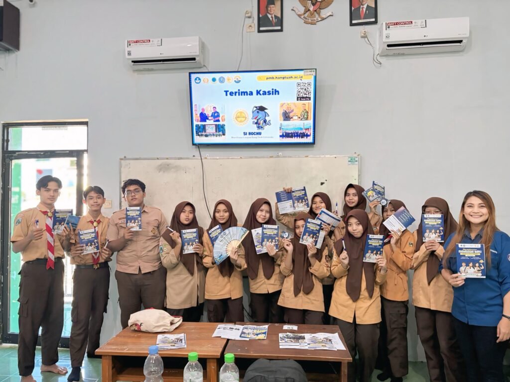 UHT Jemput Bola ke Sekolah, Siswa SMK NU Plus Sidoarjo Antusias Kenal Dunia Kampus