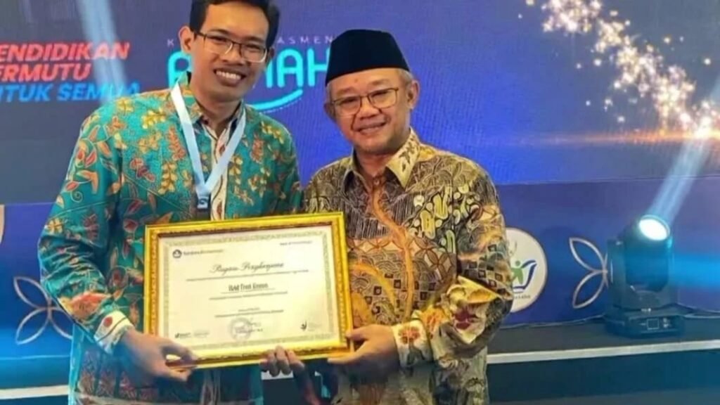 Surabaya Raih Dua Penghargaan Nasional dari Kemendikdasmen di Hardiknas 2026